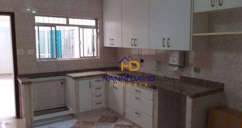 Vende casa na vila mariana Reformada com três dormitórios sendo três suítes com Ar condicionada duas vagas cobertas .