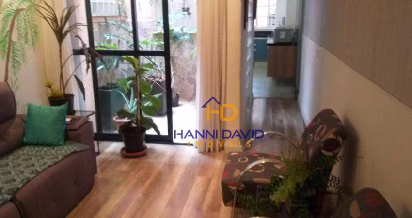 Vende uma casa Aclimação Reformada  com três dormitórios  sendo três suítes com armários  planejados  duas sala  jantar  e estar um vaga coberta .