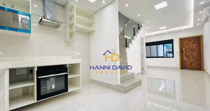 Vende casa nova na Chácara Klabin  4 dormitórios sendo 3 suítes  com armários e AR condicionado  2 vagas Churrasqueira  próximo metrô .
