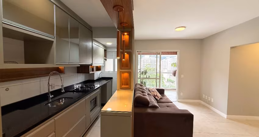 Belíssimo apartamento 2 dorms (1 suíte) no Itacorubi