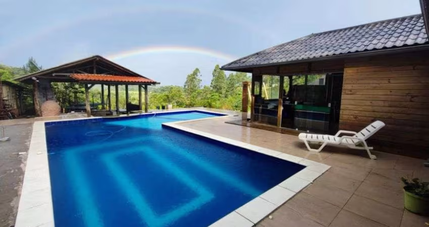 Sítio com piscina e ofuro em Antônio Carlos