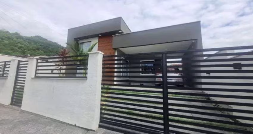 Linda Casa à Venda- Loteamento Vale Verde, Bela Vista - Palhoça: Conforto e Lazer em um Só Lugar!