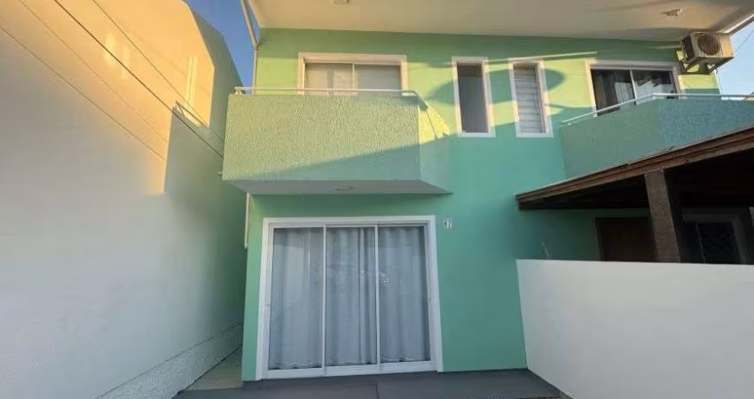Sobrado 2 dormitórios direto com proprietário, proximo ao Madri Palhoça