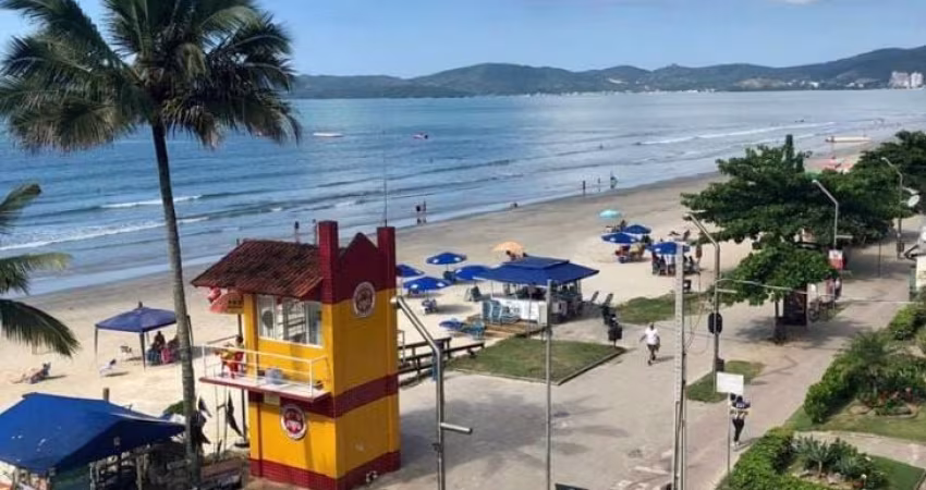 Apto Frente Mar Meia Praia 3 quartos, 2 vagas
