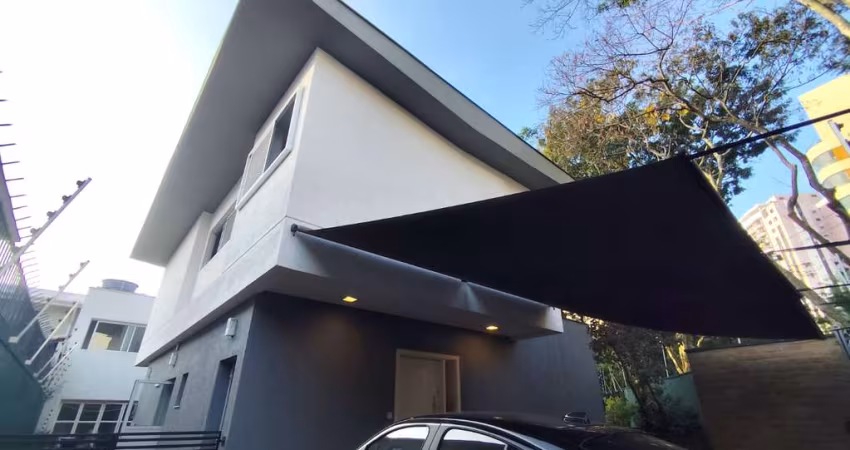 Sobrado para venda com 4 quartos, sendo 4 suítes, 274m²