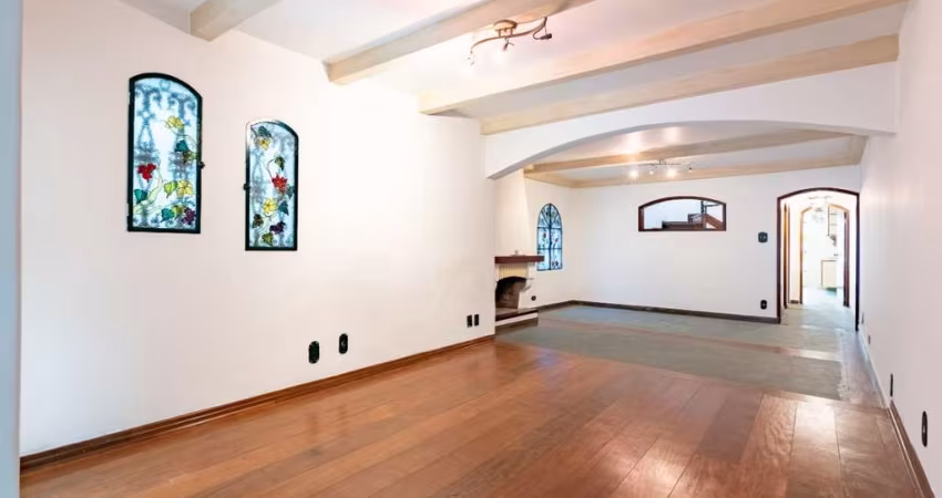Sobrado para venda com 4 quartos, sendo 3 suítes, 297m²
