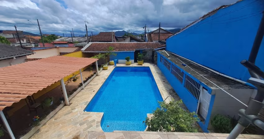 Casa com piscina em Mongagua