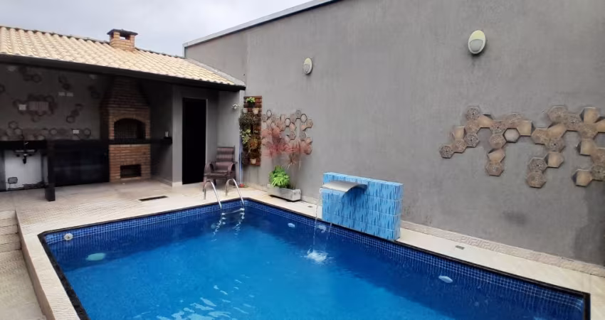Casa de condominio com piscina