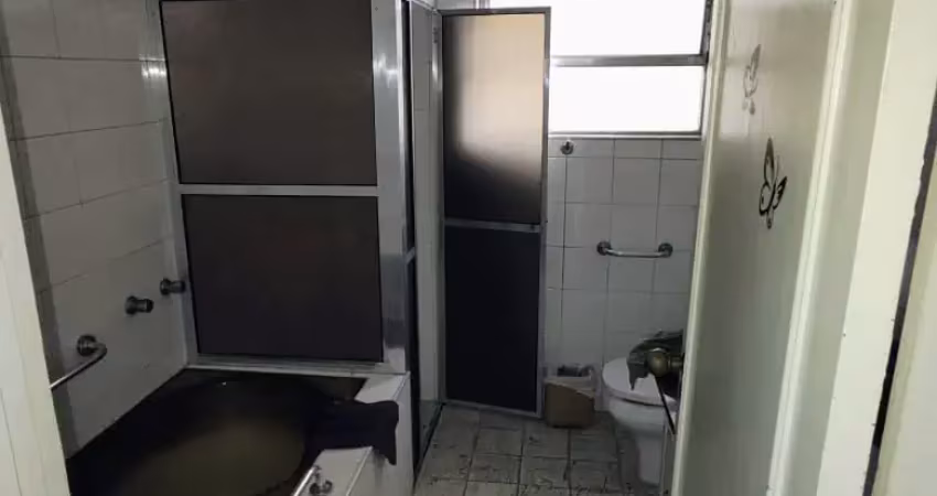Amplo apartamento com 3 dormitorios, frente a praia itarare em sao vicente  proximo a mercafos e academia