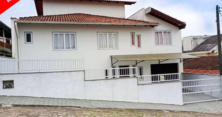 Sobrado AVERBADO à venda no centro de Barra Velha a 300 metros da Praia!