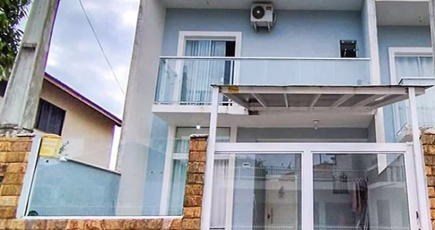 SOBRADO GEMINADO, MOBILIADO E AVERBADO - NO CENTRO DE BARRA VELHA!!