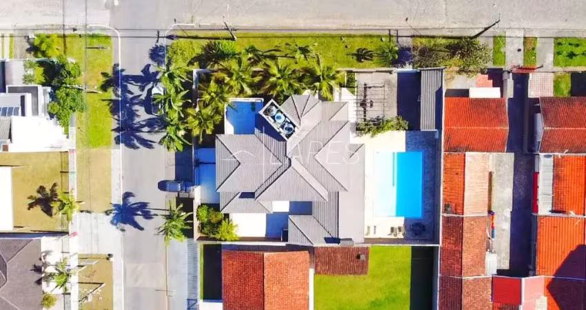 Casa com 396.14 m², 4 quartos sendo 4 suítes à venda na praia brava de caiobá.