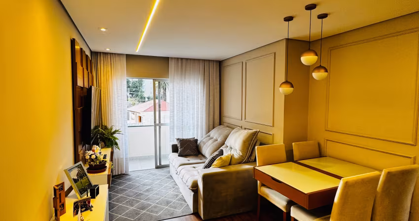 Apartamento reformado em ótima localização.
