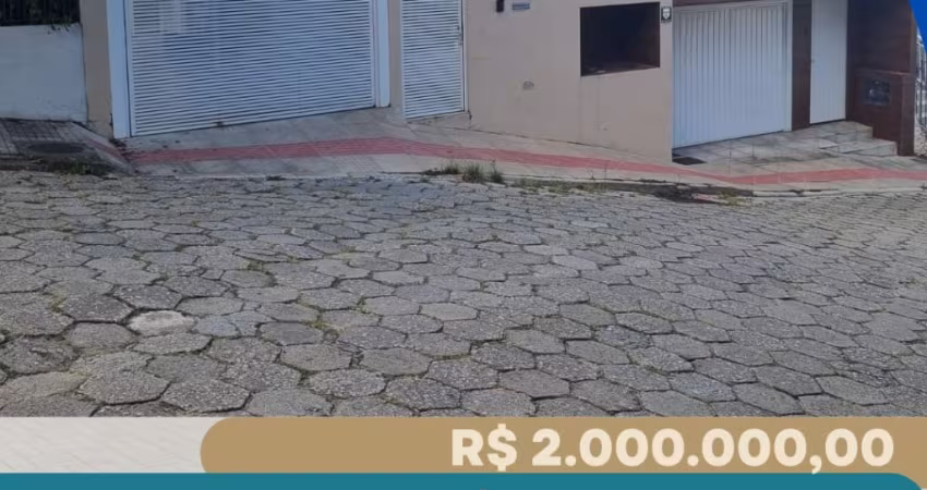 EXCELENTE CASA À VENDA NO BAIRRO TRINDADE – FLORIANÓPOLIS