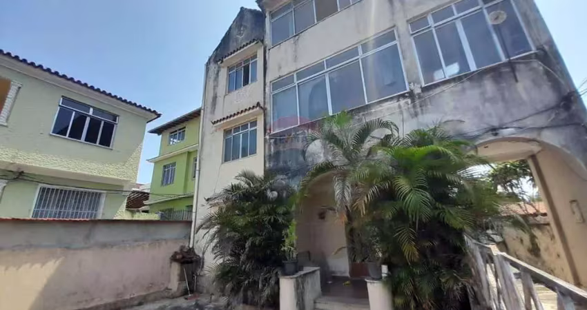 Apartamento tipo casa em cascadura , 3 quartos, 2 banheiros e 3 quintais!!