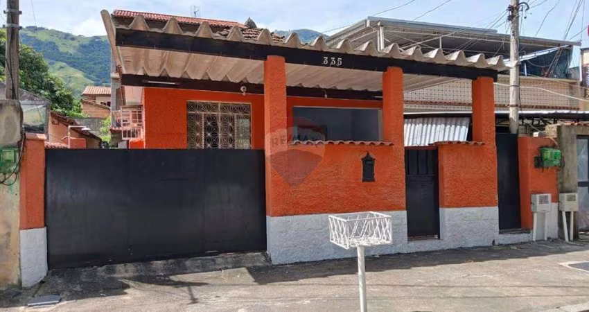 2 CASAS À VENDA COM 240 M²  BANGU, RIO DE JANEIRO