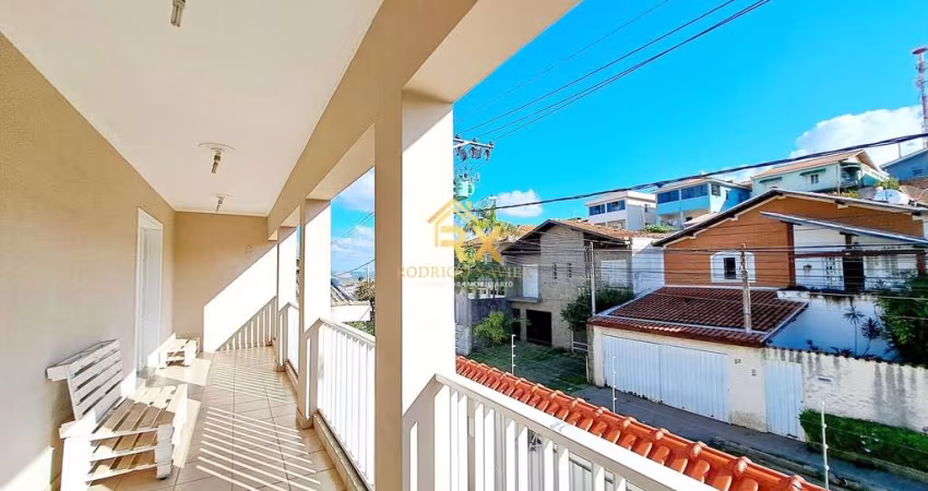 Casa com 4 quartos sendo 2 suítes em Poços de Caldas