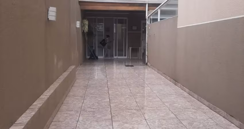 Lindo sobrado no Tinguí, porteira fechada. Preço único na região.