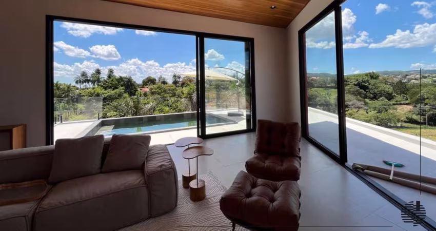 Casa de Porteira Fechada em condomínio em Itu.