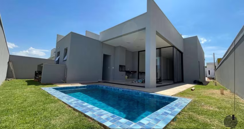 Casa com piscina á venda no condomínio Una.