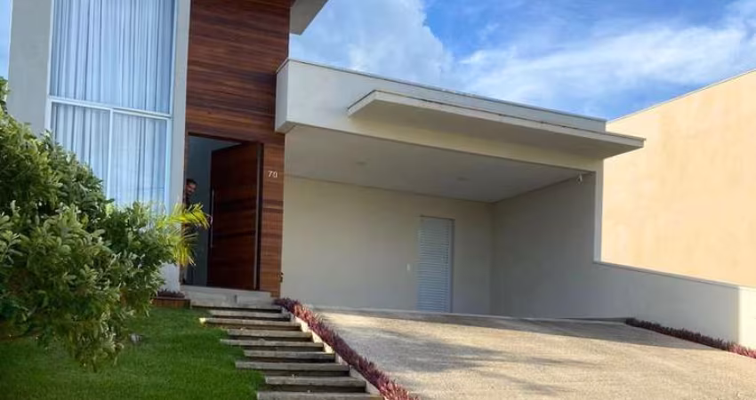 Casa com planejados, à venda no Condomínio Gardenville em Itu.