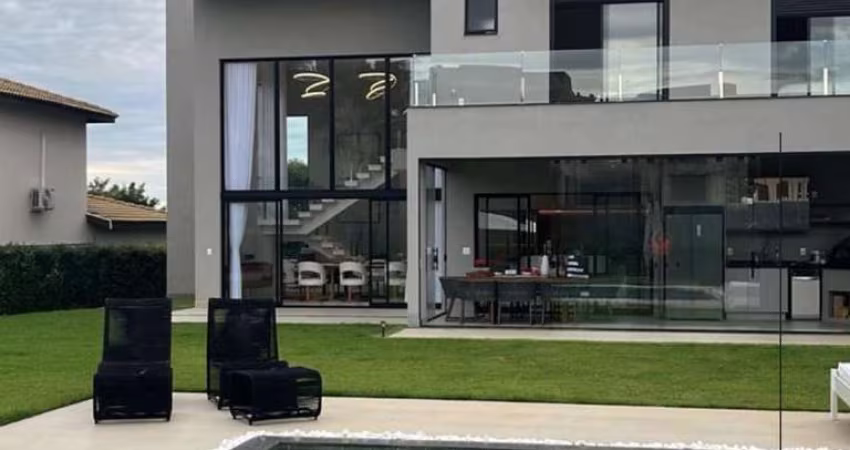 Porteira Fechada! Sobrado à venda no Condomínio Fazenda Alvorada em Porto Feliz.