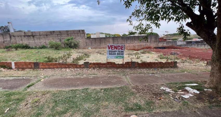 Excelente terreno no Jardim Pinheiros em Maringá, próximo a Av. Guaiapó