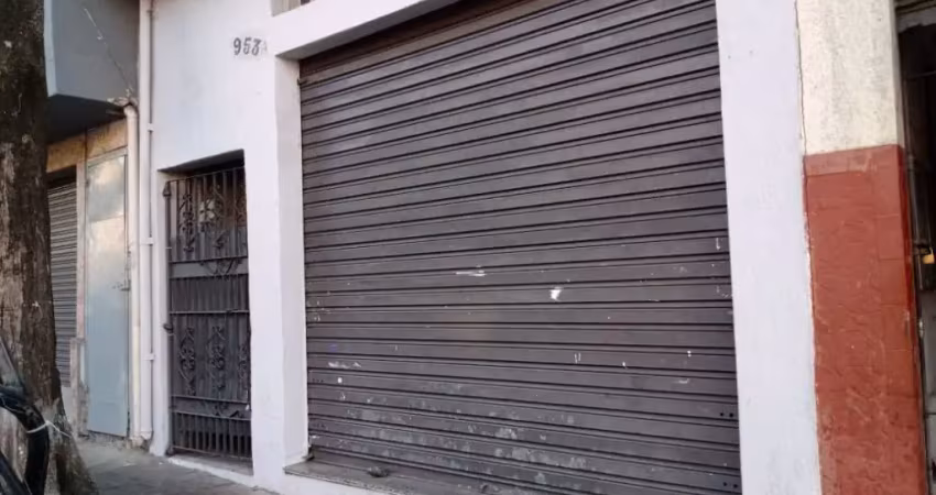 Salão comercial, água e luz independentes, excelente localização.