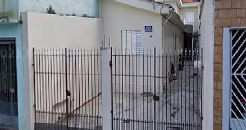CASA COM 3 MORADIAS DE 1 DORM CADA