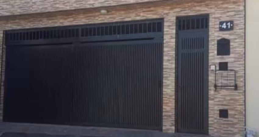 CASA TÉRREA COM 2 SUITES NA VILA PALMARES EM SANTO ANDRÉ