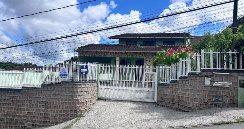 Sobrado à venda com excelente localização
