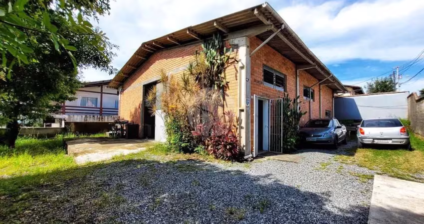 Barracão / Galpão / Depósito à venda no Floresta, Joinville 
