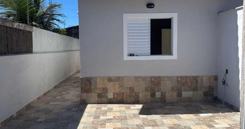 Casa com 02 dormitórios no Suarão