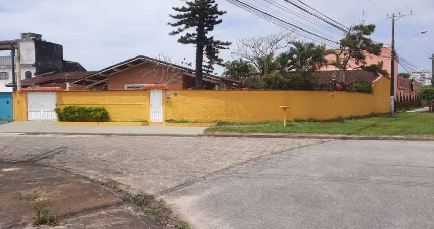 Casa de alto padrão no bairro Satélite em Itanhaém