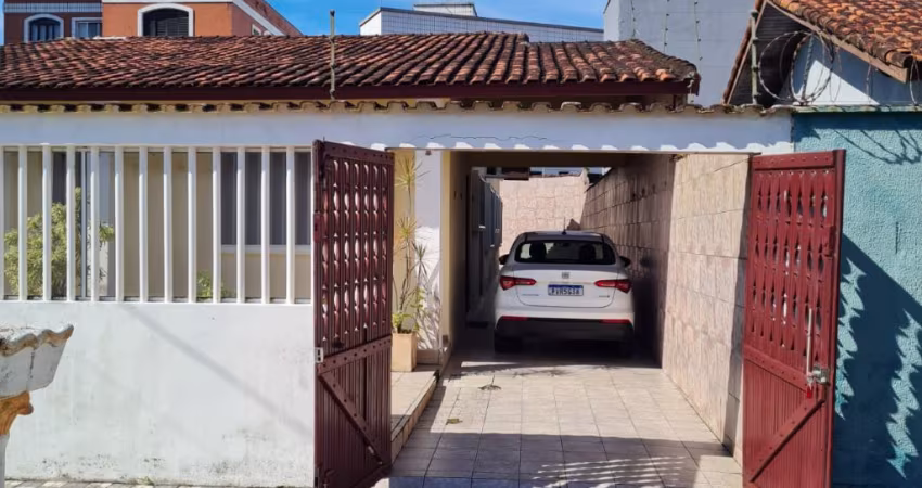 Casa com 04 quartos em Mongaguá