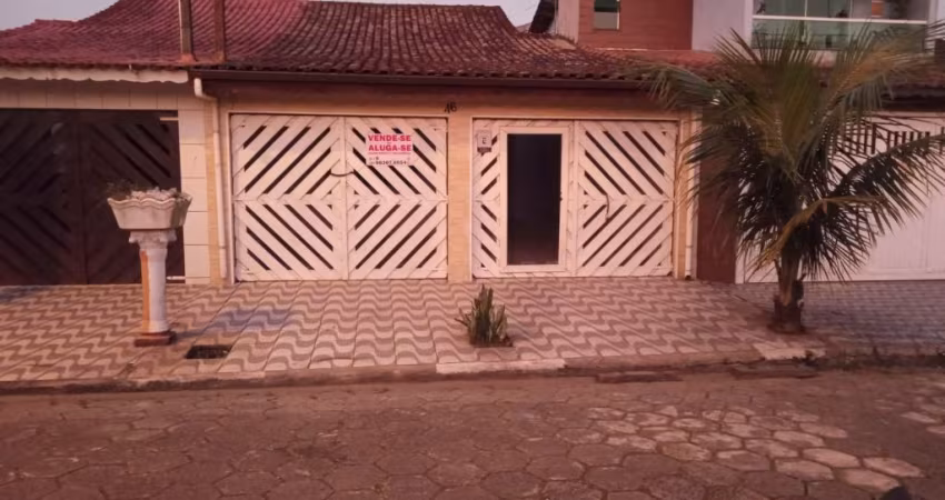 Casa para venda em Mongaguá com 02 quartos