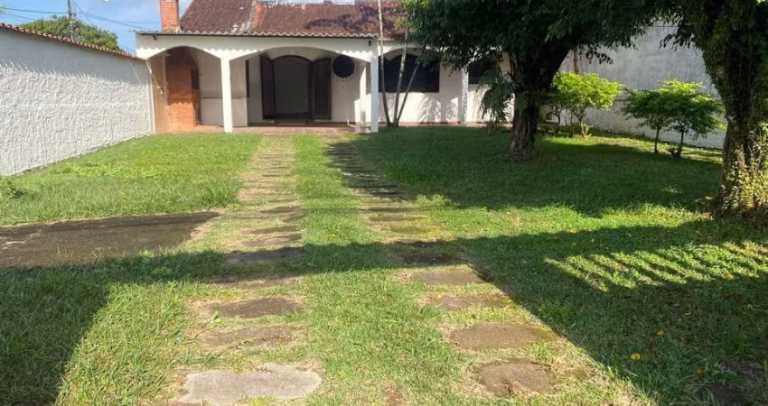 Incrível casa com quintal amplo e churrasqueira em Itanhaém