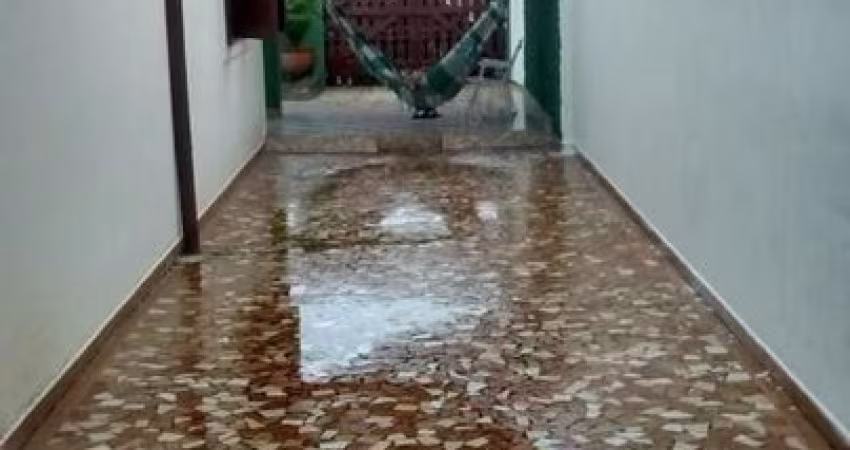 Casa com edícula à 300 metros do mar em Itanhaém