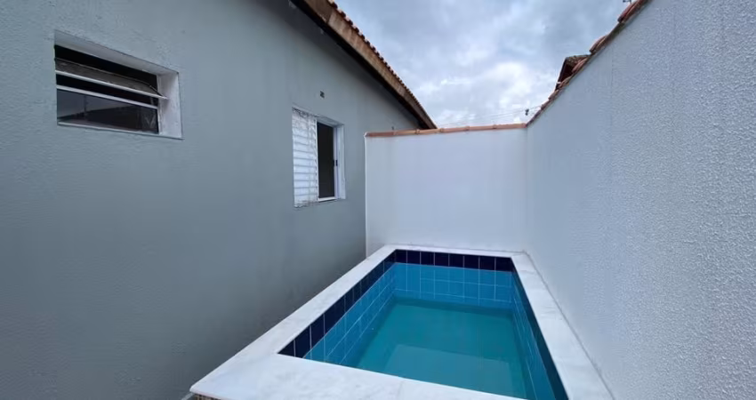 Incrível casa em condomínio com piscina em Itanhaém