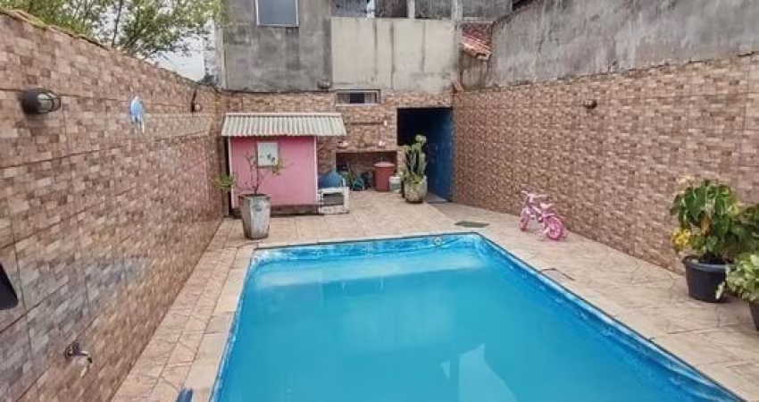 casa com piscina e 4 quartos em Itanhaém