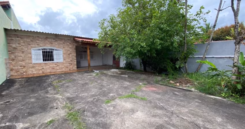 Perfeita casa em Mongaguá com 02 quartos