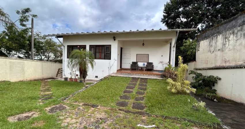 Casa para venda em Peruíbe com 02 quartos