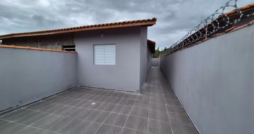 Casa com 2 quartos e espaço gourmet com churrasqueira em Itanhaém