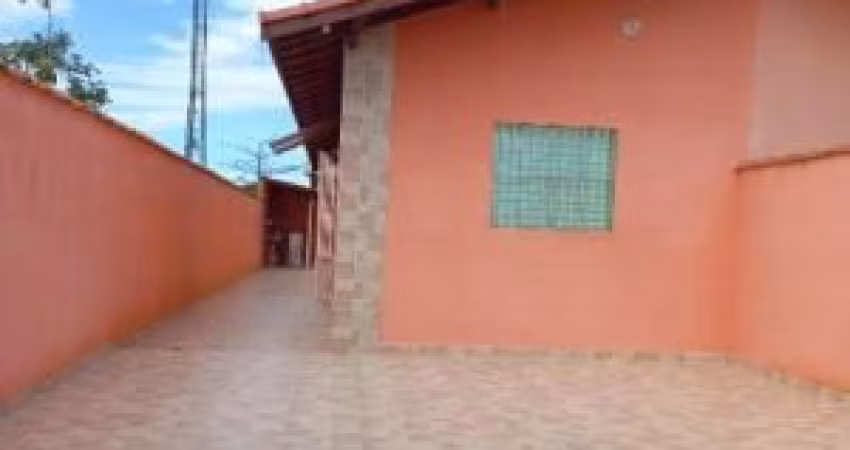 Casa com piscina e churrasqueira à 1.3 km do mar em Itanhaém