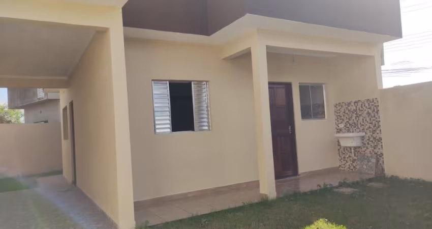 casa com espaço para piscina e 2 quartos em Itanhaém