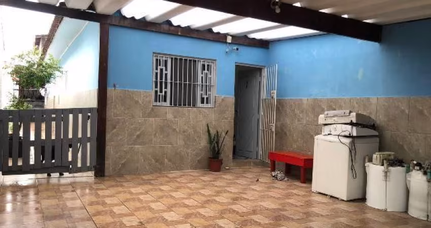 casa com 2 quartos à 150 metros da rodovia em Itanhaém