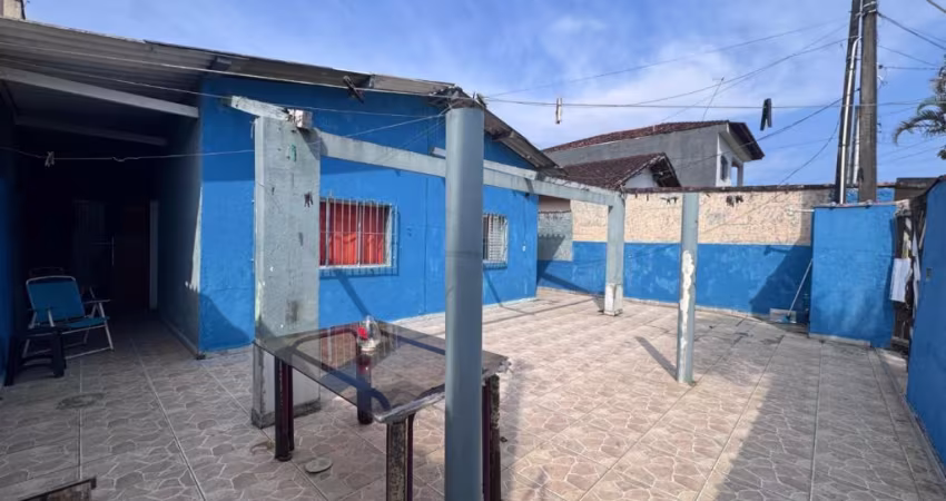 Incrível casa com churrasqueira e espaço gourmet em Itanhaém