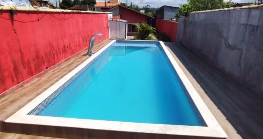 casa com piscina e churrasqueira em itanhaem