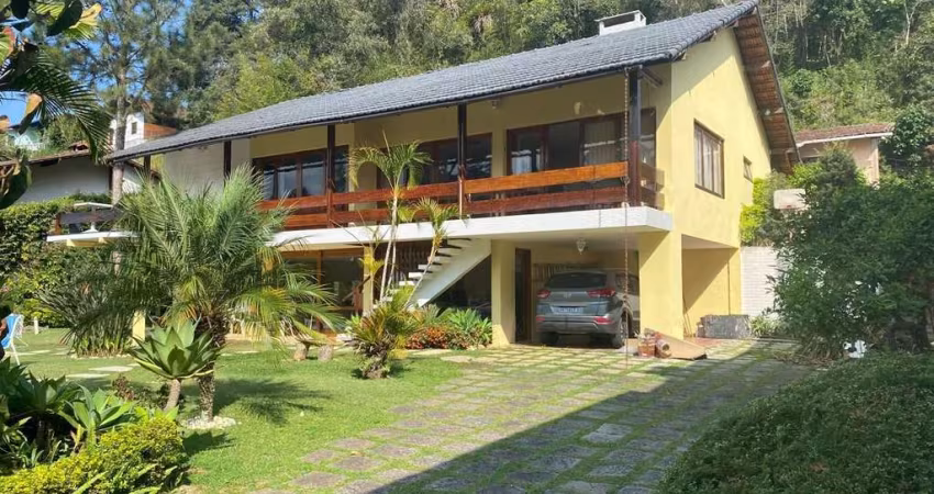 Casa à venda, 228 m² por R$ 1.580.000,00 - Carlos Guinle - Teresópolis/RJ