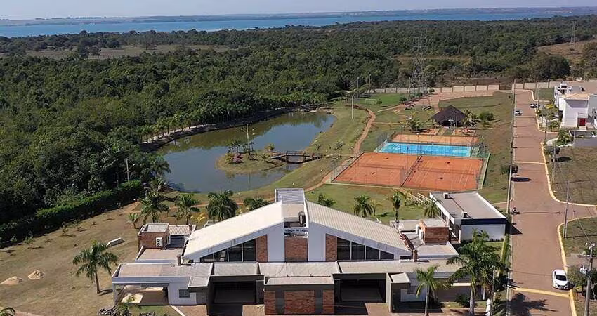 Terreno no Condomínio Village do Lago em Três Lagoas / MS